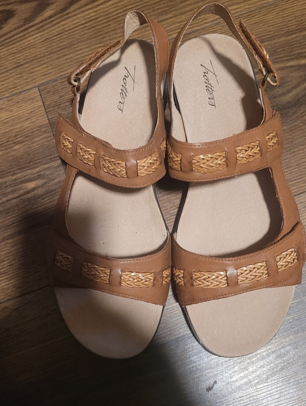 NEW TROTTER'S TAN SANDALS